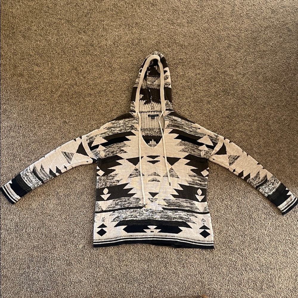 American Eagle Outfitters V-Neck Hooded Sweater in Aztec Print